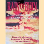 Rain of Ruin: A Photographic History of Hiroshima and Nagasaki
Donald M. Goldstein e.a.
€ 15,00 Rain of Ruin: A Photographic History of Hiroshima and Nagasaki
Donald M. Goldstein e.a.
€ 15,00