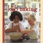 Kids baking door Chuck Williams