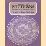 Bobbin lace patterns: 37 patterns with tear-out prickings door Tiny Zwaal-Lint