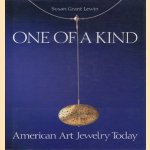 One of a kind: American art jewelry today door Susan Grant Lewin