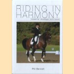 Riding in harmony: essential dressage techniques door Phil Bennett