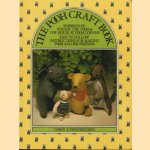 The Pooh Craft Book. Inspired by Winnie the Pooh & The House at Pooh Corner. Easy to follow instructions for making Pooh and his friends door Carol S. Friedrichsen