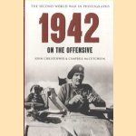 The Second World War in Photographs. 1942: On the Offensive door John Christopher e.a.