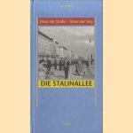 Unser die Strasse - Inser der Sieg. Die Stalinallee door Tilo Kohler