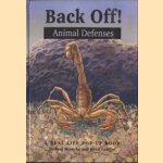 Back Off! Animal Defenses. A Real Life Pop-Up Book door Paul Mirocha e.a.