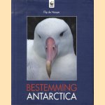 Bestemming Antarctica een fotografisch journaal van de reis die de tweemast stagzeilschoener 'Meander' gedurende een Antarctische zomer maakte in de wateren rond het Antarctisch schiereiland, de Falkland Eilanden en Zuid-Georgië door Flip de Nooyer