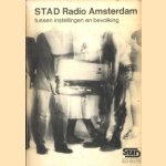 Stad Radio Amsterdam. Tussen instellingen en bevolking door Margreet Wind