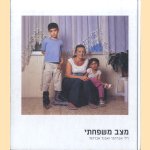 Family Affair (Hebrew text) *SIGNED*
Reli Avrahami e.a.
€ 45,00