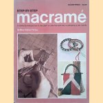 Step-By-Step Macrame: A Complete Introduction to the Craft of Creative Knotting door Mary Walke Phillips