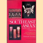 Contemporary Southeast Asian arts and crafts. Ethnic craftsmen at work with How-to instructions for adapting their crafts door Thelma R. Newman