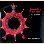 Jewelry of Our Time: Art, Ornament and Obsession
Helen W. Drutt English e.a.
€ 20,00