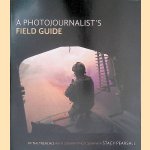 A Photojournalist's Field Guide: In the Trenches with Combat Photographer Stacy Pearsall door Stacy Pearsall