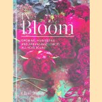 In Bloom: Growing, harvesting and arranging flowers all year round door Clare Nolan