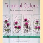 Tropical Colors: The Art of Living with Tropical Flowers door Sakul Intakul e.a.