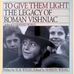 To Give Them Light: The Legacy of Roman Vishniac door Marion Wiesel