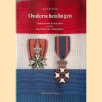 Onderscheidingen: Leidraad voor de decoraties van het Koninkrijk der Nederlanden
C.H. Evers
€ 10,00 Onderscheidingen: Leidraad voor de decoraties van het Koninkrijk der Nederlanden
C.H. Evers
€ 10,00