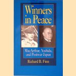Winners in Peace: MacArthur, Yoshida and Postwar Japan door Richard B. Finn Winners in Peace: MacArthur, Yoshida and Postwar Japan door Richard B. Finn