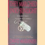 They Marched Into Sunlight: War and Peace in Vietnam and America, October 1967 door David Maraniss They Marched Into Sunlight: War and Peace in Vietnam and America, October 1967 door David Maraniss