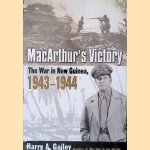 MacArthur's Victory: The War in New Guinea, 1943-1944
Harry A. Gailey
€ 9,00 MacArthur's Victory: The War in New Guinea, 1943-1944
Harry A. Gailey
€ 9,00
