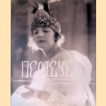 A Singular Elegance: The Photographs of Baron Adolph De Meyer
Anne Ehrenkranz e.a.
€ 25,00 A Singular Elegance: The Photographs of Baron Adolph De Meyer
Anne Ehrenkranz e.a.
€ 25,00