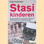 Stasi-kinderen. Hoe was het voor DDR-jongeren om op te groeien in een Stasi-gezin? Indringende getuigenissen van het wantrouwen, de angst en de moordende sociale controle van kinderen met Stasi-ouders
Ruth Hoffmann
€ 12,50 Stasi-kinderen. Hoe was het voor DDR-jongeren om op te groeien in een Stasi-gezin? Indringende getuigenissen van het wantrouwen, de angst en de moordende sociale controle van kinderen met Stasi-ouders
Ruth Hoffmann
€ 12,50