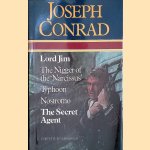 Conrad Omnibus: Lord Jim; The Nigger of the 'Narcissus'; Typhoon; Nostromo; The Secret Agent - Complete & Unabridged
Joseph Conrad
€ 10,00 Conrad Omnibus: Lord Jim; The Nigger of the 'Narcissus'; Typhoon; Nostromo; The Secret Agent - Complete & Unabridged
Joseph Conrad
€ 10,00